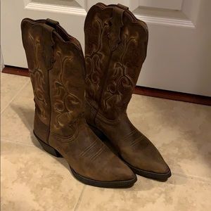 Justin’s women’s cowboy boots